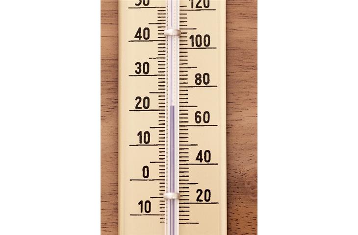 Dual-channel handheld thermometer
