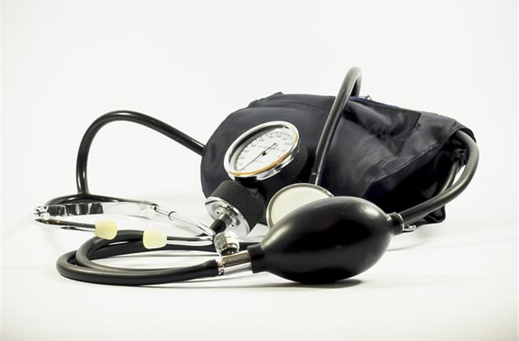 Non-invasive blood pressure simulator vPad-BP