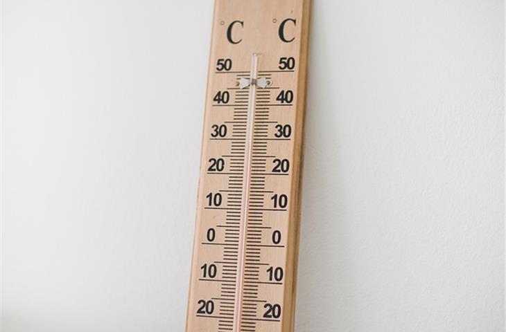 Dual-channel handheld thermometer